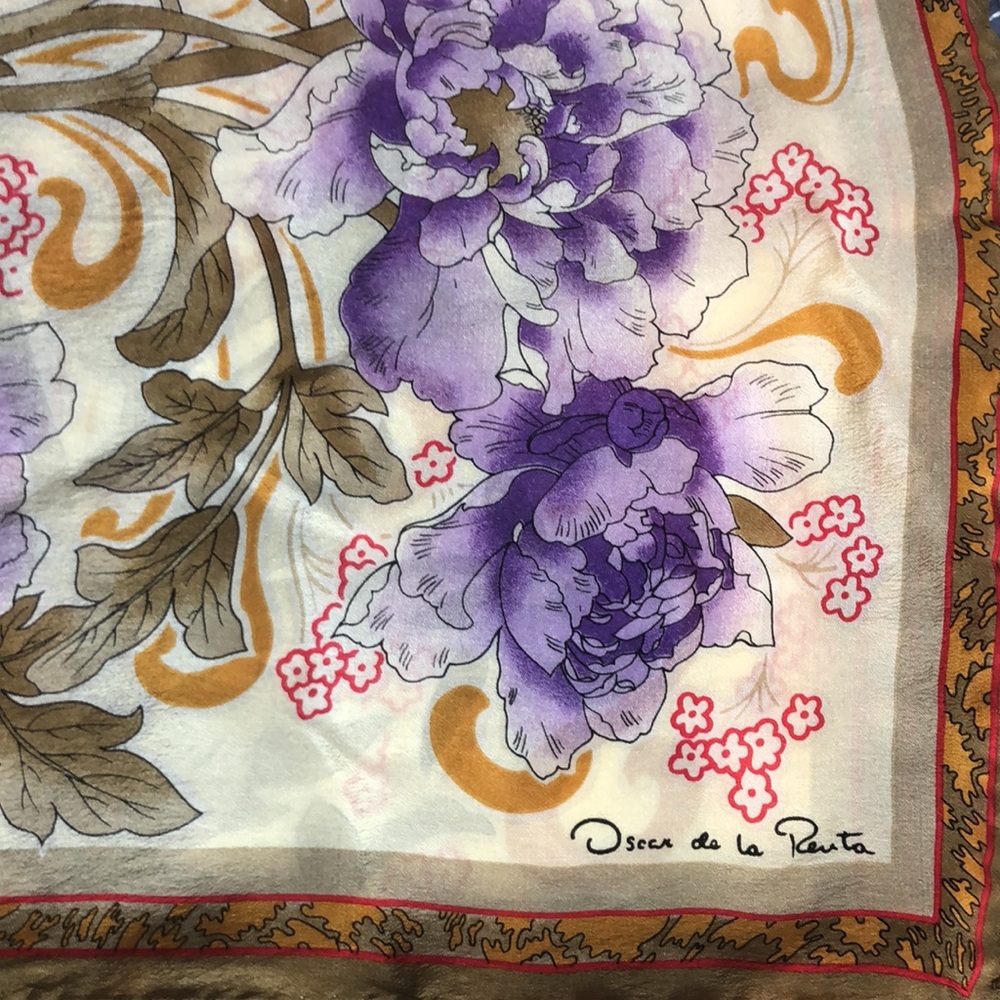 Stunning Oscar de la Renta Square Silk Scarf, Shawl. Rare find - Picture 8 of 16
